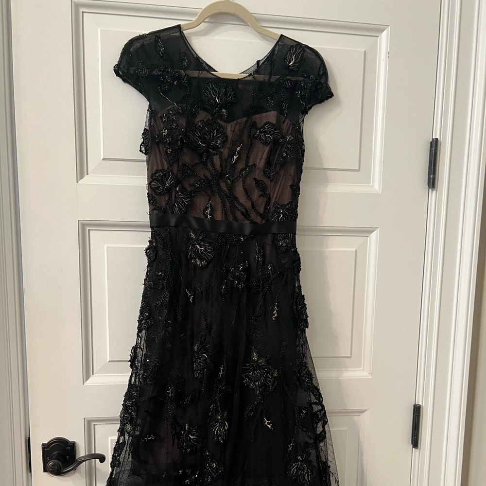 Brand new never worn pictures don’t do the fun and the Beauty of this dress